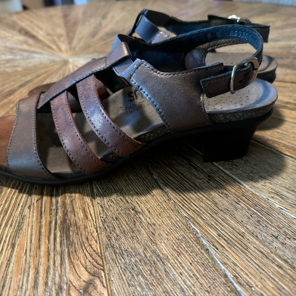 SAS size 9 N metallic leather strappy sandals low heel bronze brown Allegro - Picture 3 of 13
